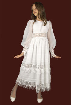 P516 Biała sukienka w stylu romantycznym boho